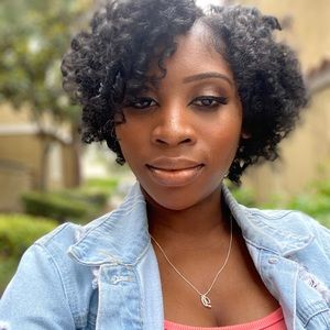 Meet your Posher, Dominique